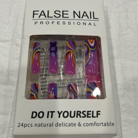 False new professional do it yourself 24 piece  press‎ on - Picture 2 of 4